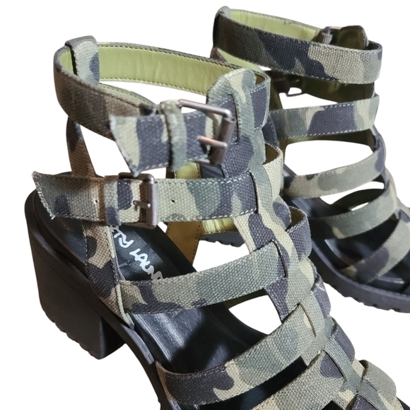 DIRTY LAUNDRY NWOT Fun Stuff Heeled Strappy Sandal In Camo Size 8.5 EUR 39 - Picture 9 of 13